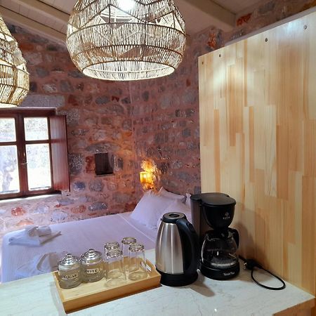 The Two Carob Trees, Traditional Stonehouse, Nikandri, Pirgos Diros Apartment Lefkias Exterior photo