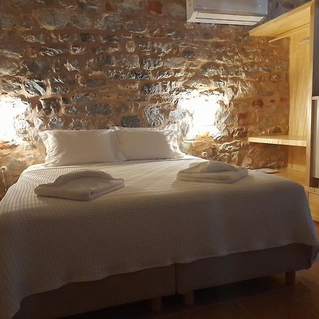 The Two Carob Trees, Traditional Stonehouse, Nikandri, Pirgos Diros Apartment Lefkias Exterior photo