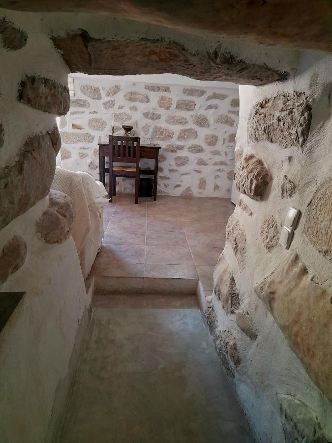 The Two Carob Trees, Traditional Stonehouse, Nikandri, Pirgos Diros Apartment Lefkias Exterior photo