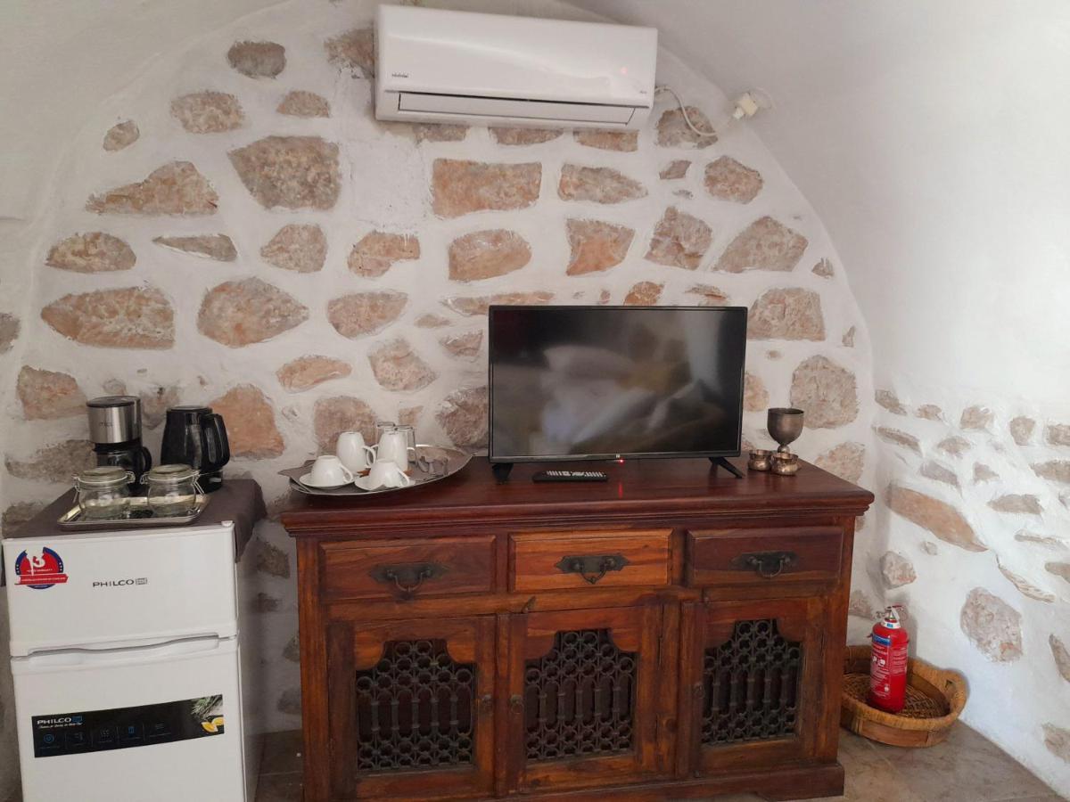 The Two Carob Trees, Traditional Stonehouse, Nikandri, Pirgos Diros Apartment Lefkias Exterior photo