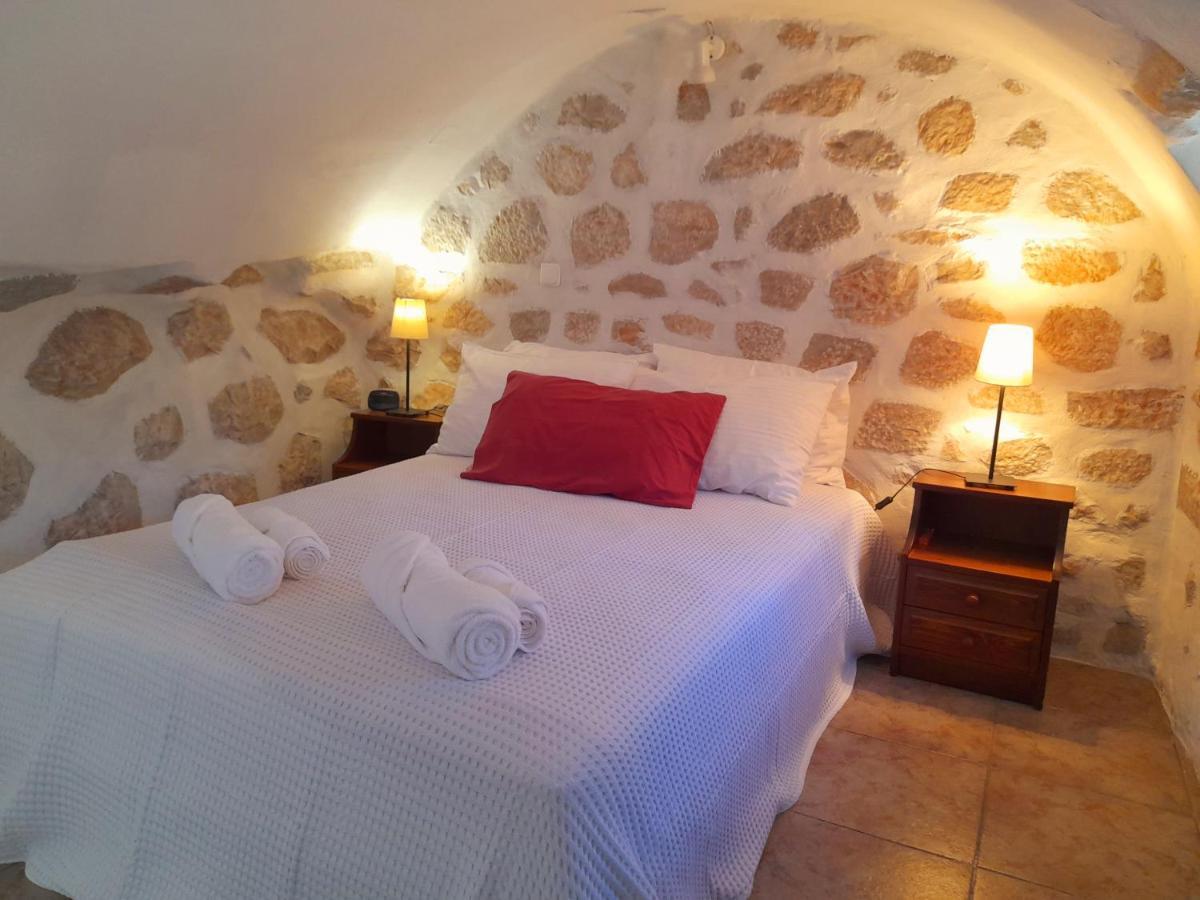 The Two Carob Trees, Traditional Stonehouse, Nikandri, Pirgos Diros Apartment Lefkias Exterior photo