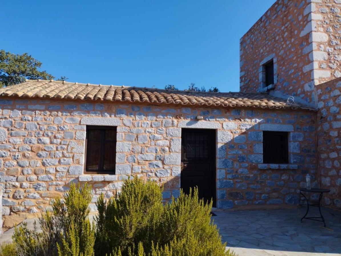 The Two Carob Trees, Traditional Stonehouse, Nikandri, Pirgos Diros Apartment Lefkias Exterior photo