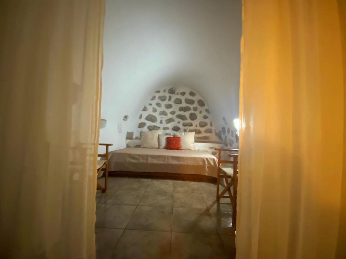 The Two Carob Trees, Traditional Stonehouse, Nikandri, Pirgos Diros Apartment Lefkias Exterior photo