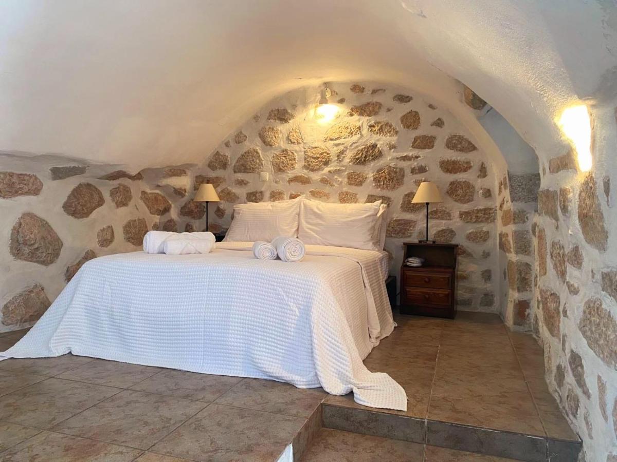 The Two Carob Trees, Traditional Stonehouse, Nikandri, Pirgos Diros Apartment Lefkias Exterior photo