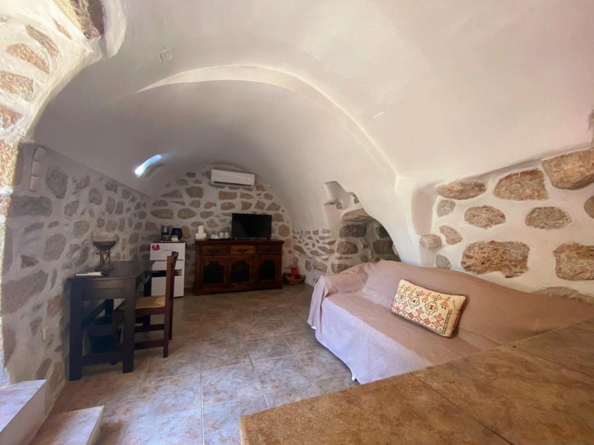 The Two Carob Trees, Traditional Stonehouse, Nikandri, Pirgos Diros Apartment Lefkias Exterior photo
