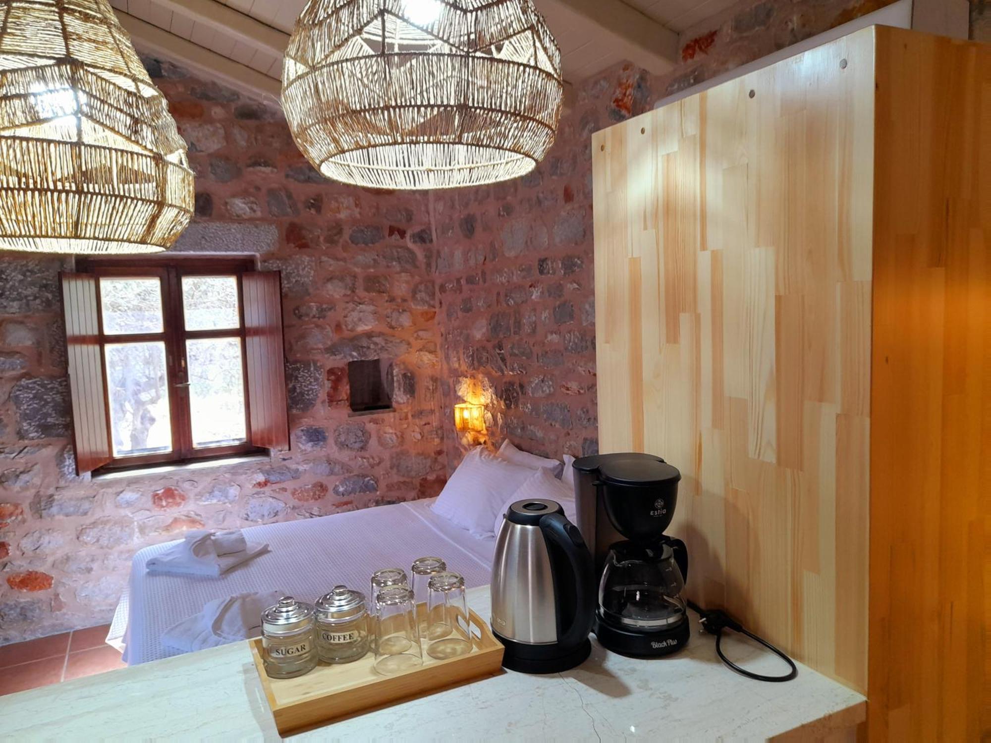 The Two Carob Trees, Traditional Stonehouse, Nikandri, Pirgos Diros Apartment Lefkias Exterior photo