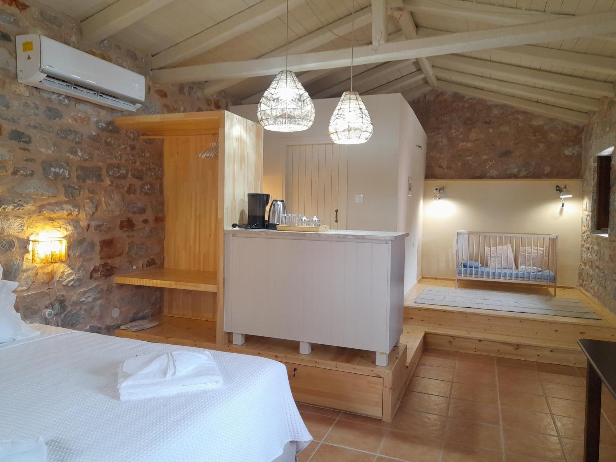 The Two Carob Trees, Traditional Stonehouse, Nikandri, Pirgos Diros Apartment Lefkias Exterior photo